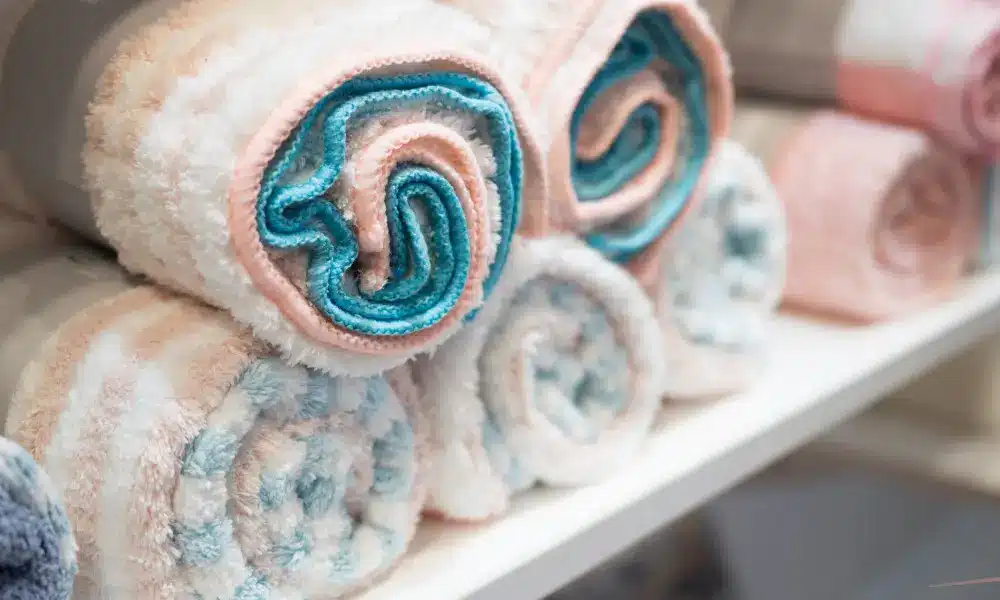 roll towel in shelf 